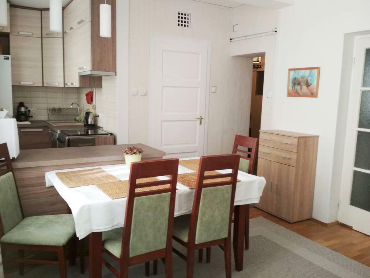 Zsuzsa Apartman Budapest Luaran gambar