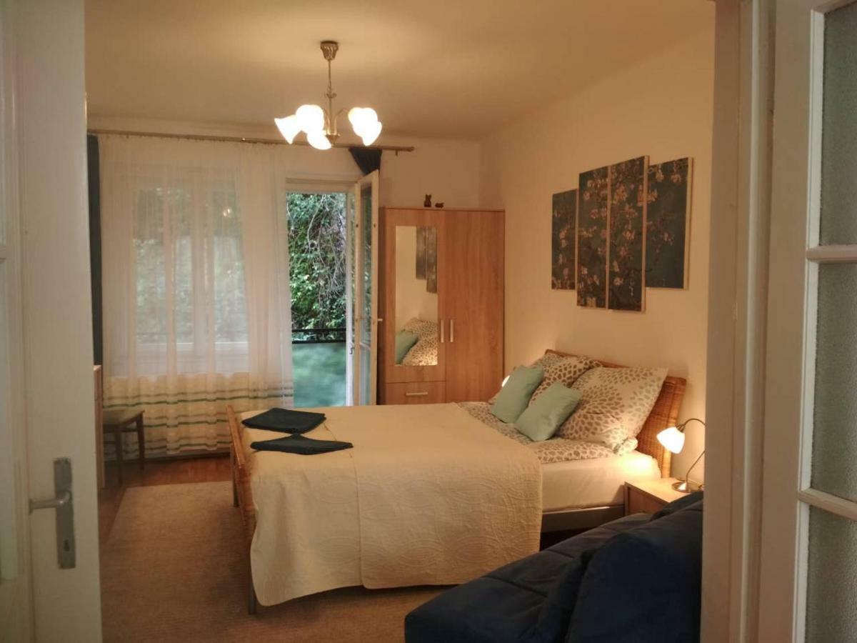 Zsuzsa Apartman Budapest Luaran gambar