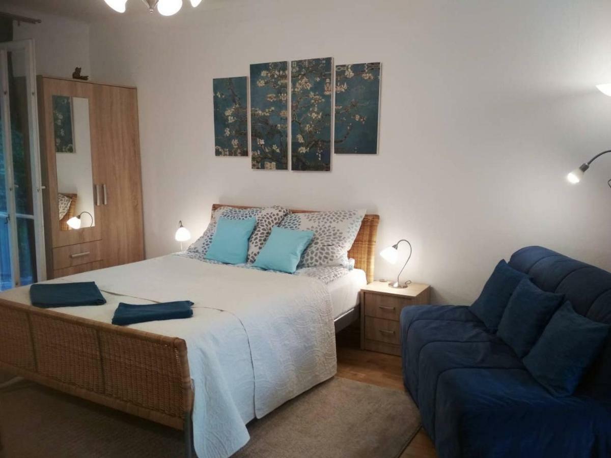 Zsuzsa Apartman Budapest Luaran gambar